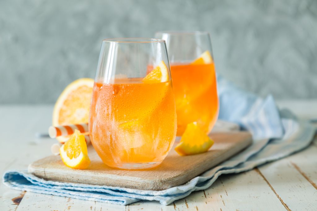 Spitz aperol cocktail in glasses