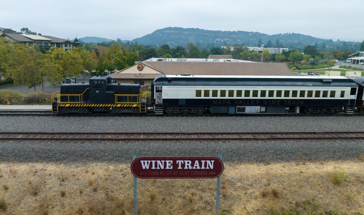 A photo of the Napa Valley Wine train's engine and first cabin.