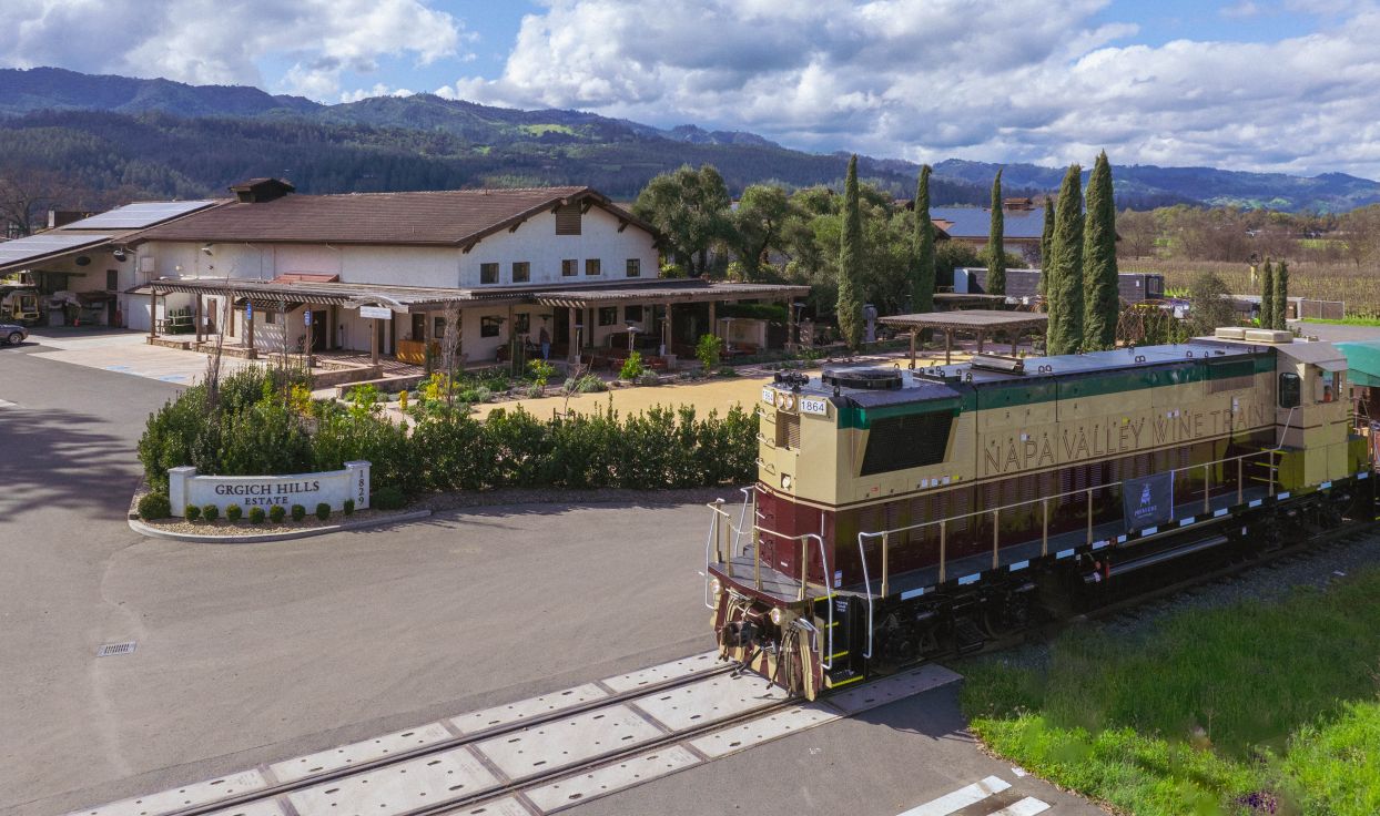Wine Train stopped at Grich Hills estates