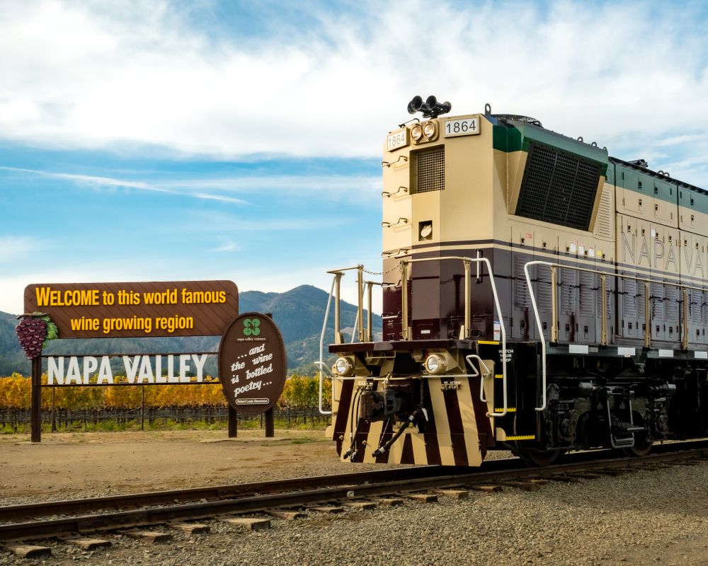 The front of the Napa Valley Wine Train stopped next to welcome sign